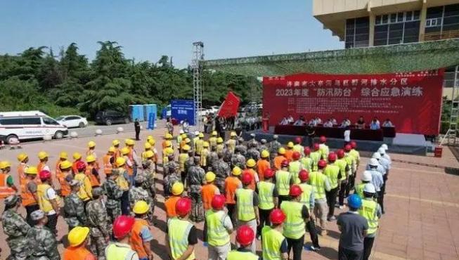 搶筑堤壩，涉水搶險！濟南重點雨污管網改造項目開展防汛演練