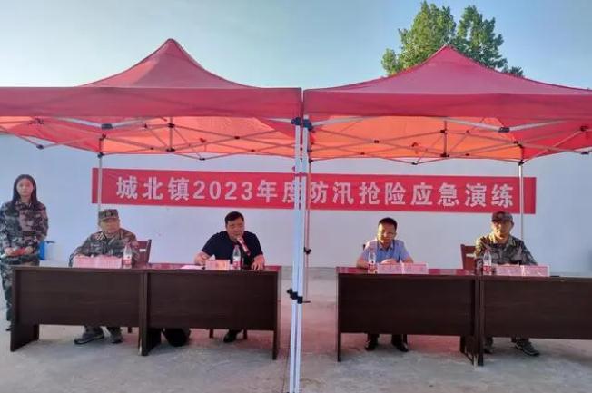 “汛”速行動(dòng),以練筑防!金安區(qū)城北鎮(zhèn)開(kāi)展防汛搶險(xiǎn)應(yīng)急演練